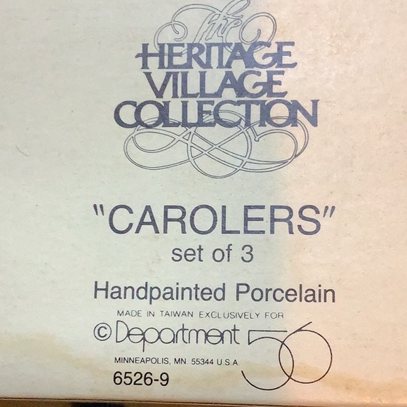Dickens Carolers’ Heritage Village Collection  Porcelain figures set of 3. - Picture 9 of 11